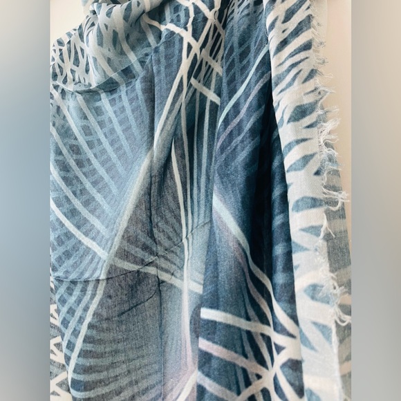 TILO Scarf Cashmere & Modal beautiful blue blend. Never worn. Ultra soft. - Picture 5 of 12